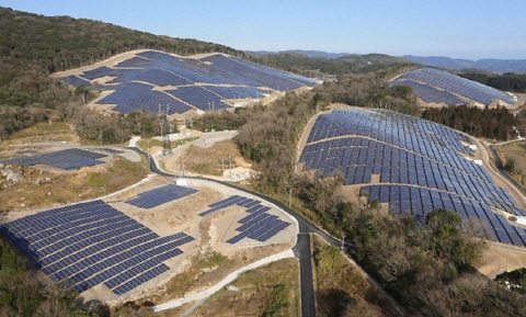 한화큐셀이 일본 오이타현 기쓰키시에 건설한 24MW 태양광발전 단지. [사진=한화큐셀]
