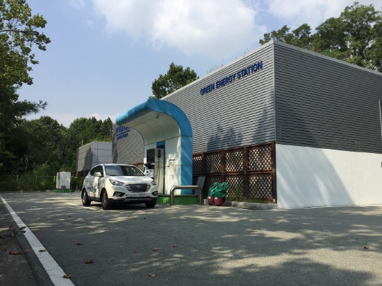 효성이 서울에 최초로 공급한 서울 양재동 소재 현대자동차 수소 충전소 전경. [사진=효성]