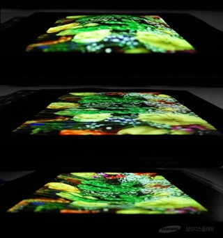 삼성디스플레이가 SID 2017에서 공개한 세계 최초의 9.1형 스트레처블(stretchable) OLED로 화면 양면이 모두 늘어나는 특성을 구현했다. ⓒ삼성디스플레이
