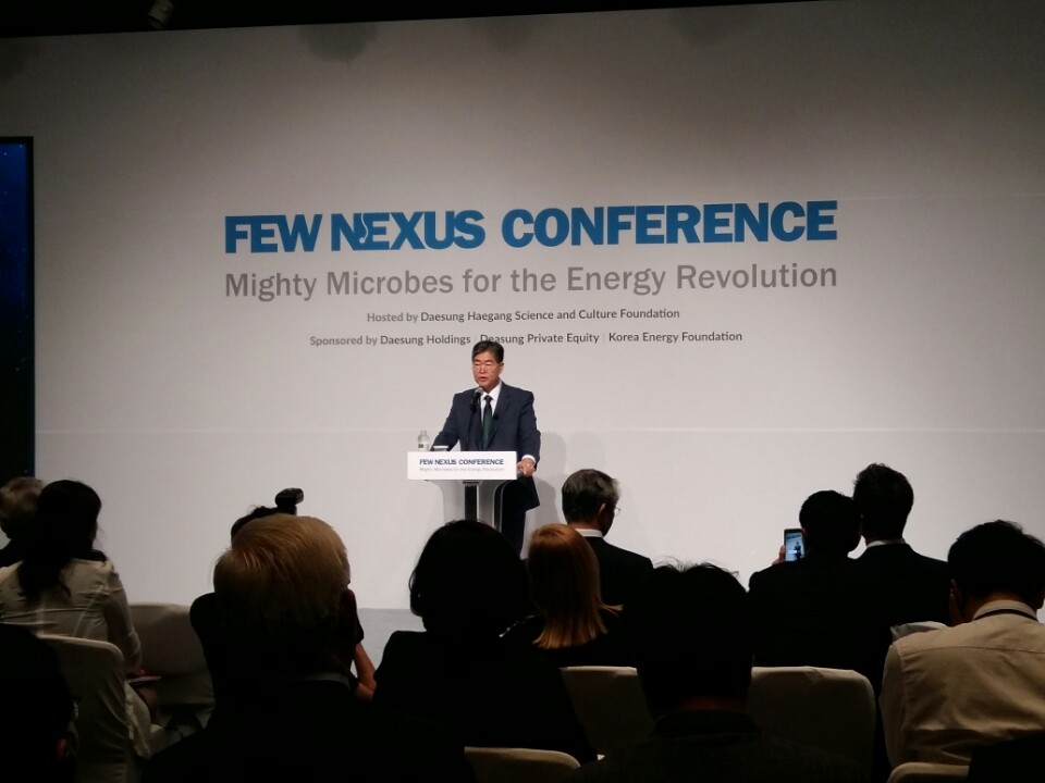 22일 서울 신라호텔에서 열린 FEW NEXUS 컨퍼런스에서 김영훈 회장이 발표를 하고 있다.ⓒEBN