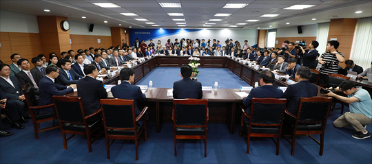 지난 14일 서울 종로구 국정기획자문위원회 대회의실에서 국정기획자문위원회 해단식이 열리고 있다.ⓒEBN