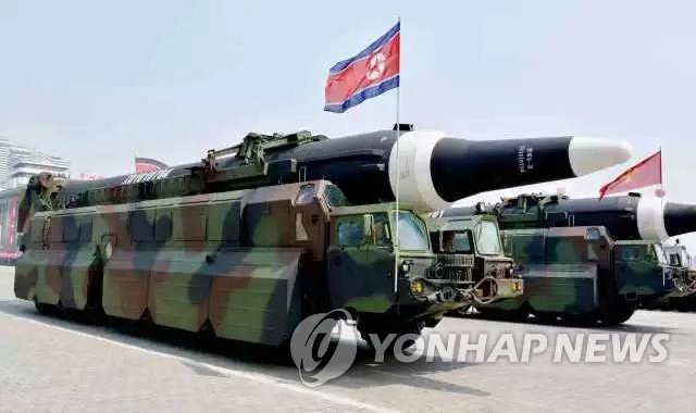 북한의 화성-12형 중거리전략탄도미사일. ⓒ연합뉴스