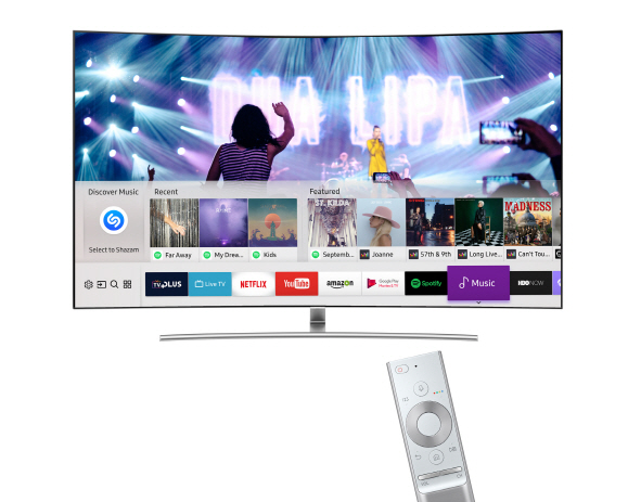 2017년형 삼성 스마트TV와 음성인식 기능이 있는 삼성 원(one) 리모컨 제품 사진. 17일부터 QLED TV를 포함한 삼성 스마트 TV 전 모델에서 뮤직 앱 업데이트를 통해 기능을 사용 할 수 있다.