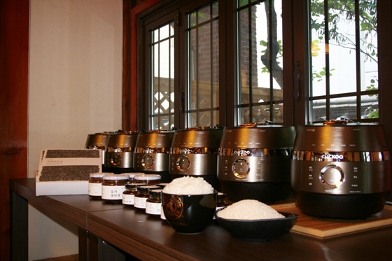 쿠쿠 밥솥을 이용해 다양한 쌀로 밥을 짓는 '밥에 반(飯)하다, 미미락(美味樂)' 행사 이미지.ⓒ쿠쿠전자