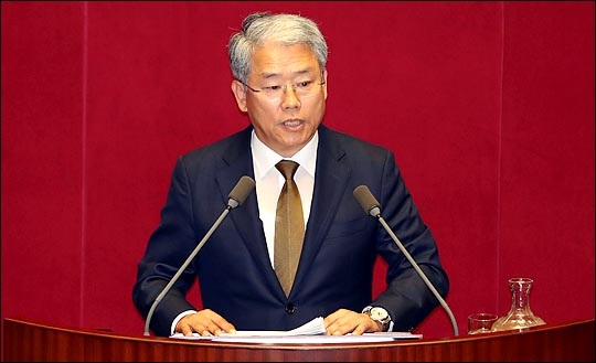김동철 국민의당 원내대표가 6일 열린 국회 본회의에서 교섭단체 대표연설을 하고 있다.ⓒEBN