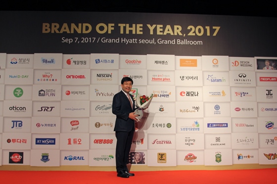 7일 열린 '2017 올해의 브랜드 대상' 시상식에 참석한 네오플램 박창수 대표.ⓒ네오플램