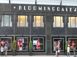 LG전자가 10월 한 달 동안 뉴욕 맨하탄에 있는 '블루밍데일스’ 백화점 1층 메인 쇼윈도에 'LG 시그니처' 주요 제품을 전시한다.