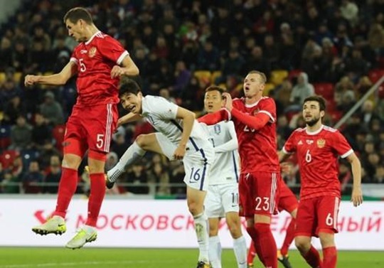 신태용 감독이 이끄는 축구 대표팀이 러시아와의 원정 평가전에서 2대4로 패했다.ⓒ연합뉴스