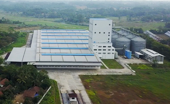 하림그룹 주력 계열사 팜스코가 인수한 인도네시아 사료공장. 인니 서부자바 세랑 지역에 위치한 이 공장은 연간 생산능력이 50만톤에 이르며, 항구에 인접해 최상의 사업 경쟁력을 갖춘 것으로 평가되고 있다.   
