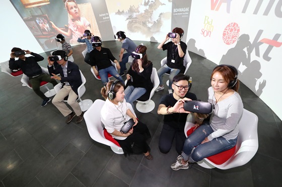 KT는 부산국제영화제 기간 동안 VR 영화상영관 'VR CINEMA IN BIFF'를 운영한다. ⓒKT