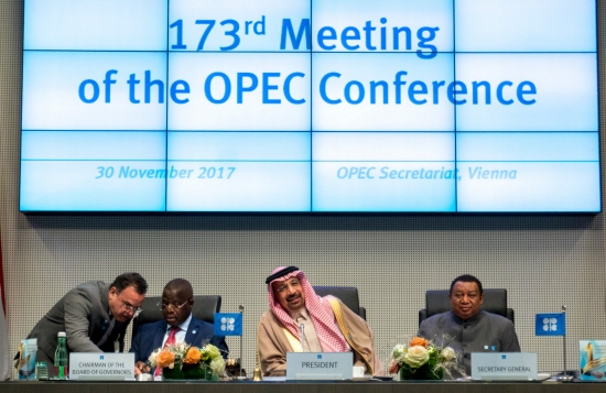 석유수출국기구(OPEC)의 제173차 정기총회에서 2018년 12월 말까지 감산을 재연장하기로 합의했다. ⓒ연합뉴스
