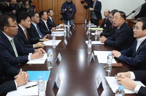 정부는 13일 서울 세종로 정부서울청사에서 가상화폐 관련한 회의를 가졌다ⓒ연합