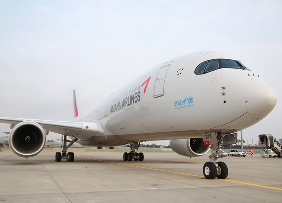 28일(목) 인천공항에서 첫 선을 보인 아시아나항공 A350 4호기.ⓒ아시아나항공
