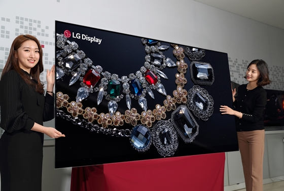 LG디스플레이는 지난 1일 8K OLED 패널 개발에 성공했다고 밝혔다.ⓒLG디스플레이
