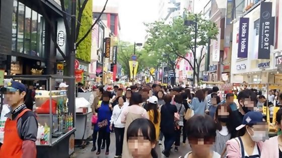 화장품 브랜드숍이 밀집해있는 서울 명동 거리 모습.ⓒEBN