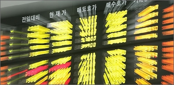 19일 한국거래소에 따르면 코스닥 시장에서 공매도 과열 종목으로 지정된 종목은 지난 11월 49개에서 12월 41개, 1월 현재 21개를 기록하고 있다. ⓒEBN