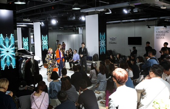 캐딜락 하우스 서울에서 열린 '캐딜락X에트로 스타일링
 클래스'. ⓒ캐딜락코리아