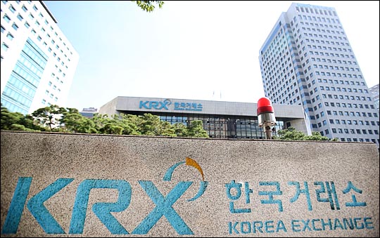 한국거래소는 지난해 재상장, 스팩합병을 제외한 코스닥 시장 신규상장기업 99사의 공모금액은 3조5000억원이라고 2일 밝혔다. ⓒEBN