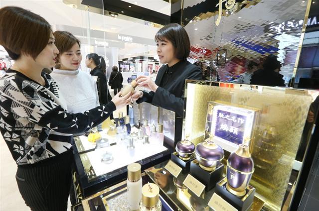 중국 상하이 빠바이반 백화점의 LG생활건강 '후' 매장.[사진=LG생활건강]