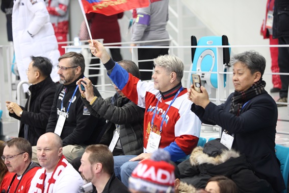 '2018 평창 동계올림픽 남자 아이스하키' 결승전 경기모습을 촬영을 하고 있다.ⓒ삼성중공업