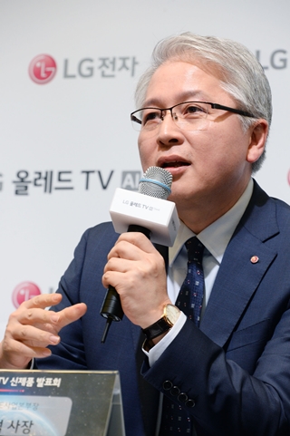 권봉석 LG전자 HE사업본부장이 5일 2018년 LG TV 신제품 발표회에서 발언하고 있다.ⓒLG전자