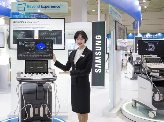 삼성전자와 삼성메디슨이 15일부터 18일까지 서울 삼성동 코엑스에서 열리는 제34회 ‘KIMES 2018(국제 의료기기·병원설비 전시회)’에 참가해 최신 의료기기와 영상 진단 솔루션을 선보인다.