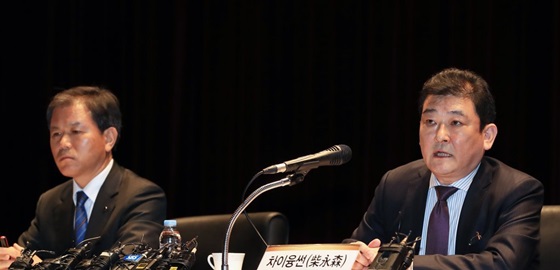 차이융썬 더블스타 회장(오른쪽)이 방한해 기자간담회를 열고 금호타이어에 대한 투자계획을 발표했다. ⓒ연합뉴스