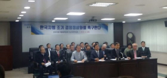 한국지엠 부품협력사들이 5일 '한국지엠 정상화 촉구'기자회견을 개최했다.ⓒEBN