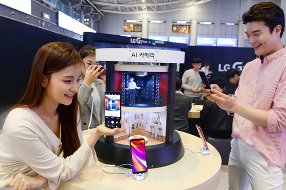 LG전자는 4일부터 역대 최대 규모인 전국 50개 거점에서 체험 부스인 ‘LG G7 ThinQ 스퀘어’를 운영한다. ⓒLG전자