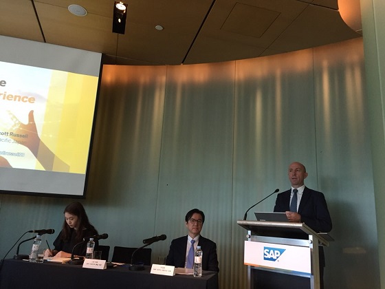 스콧 러셀 SAP 아태지역 회장은 21일 서울 강남구 삼성동 파크 하얏트 호텔에서 열린 SAP 인텔리전트 엔터프라이즈 전략 발표 기자간담회에서 발표를 하고 있다.ⓒEBN