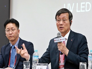 박종석 LG이노텍 사장이 27일 일본 도쿄에서 개최한 'UV LED 포럼'에서 참석자들의 질문에 답변하고 있다. ⓒLG이노텍