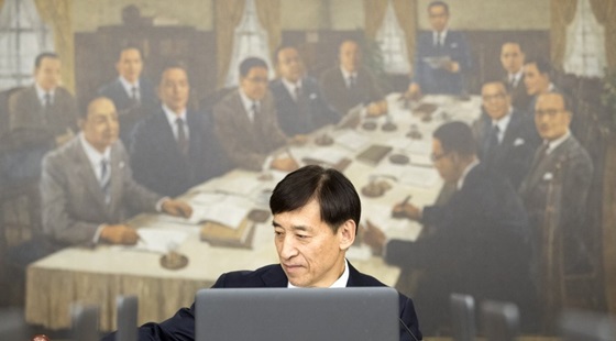 이주열 한국은행 총재가 12일 오전 서울 중구 한국은행에서 금융통화위원회를 개의했다.ⓒ연합