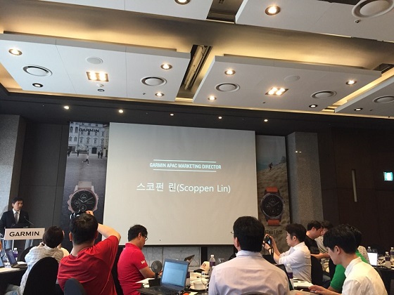 스코펀 린(Scoppen Lin) 가민 아시아 지역 마케팅 사업부 책임자가 7월 17일 서울 더플라자에서 피닉스 5 플러스 시리즈 출시 기자간담회에서 발표하고 있다. ⓒEBN