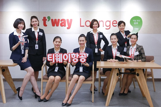 티웨이항공은 최근 국내 LCC 가운데 처음으로 해외 현지에서 객실승무원을 채용했다.ⓒ티웨이항공