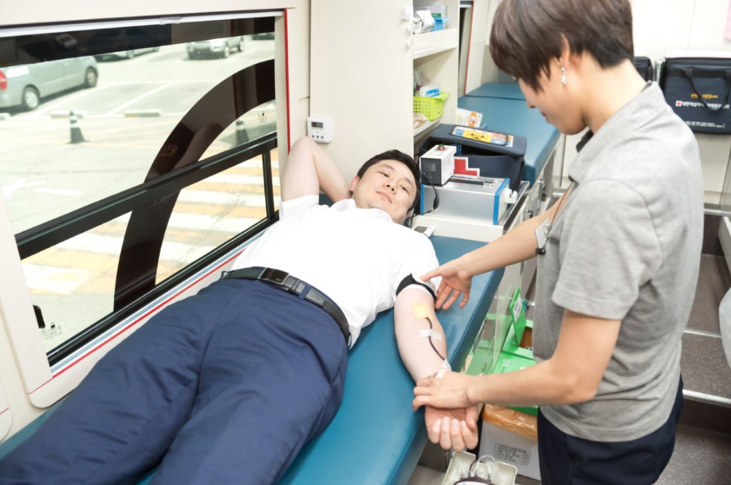JB금융그룹 전북은행은 본점에서 2018 하절기 'JB 사랑 나눔 헌혈캠페인'을 실시했다고 6일 밝혔다.ⓒ전북은행