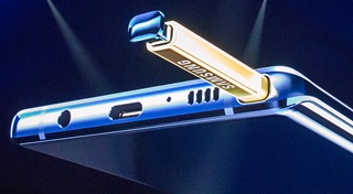 갤럭시노트9의 시그니처 색상인 오션 블루에 탑재된 노란색 S펜. ⓒ삼성전자