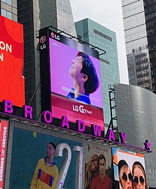 LG전자가 미국 뉴욕 타임스퀘어 전광판에서 G7 싱큐를 광고하고 있다. ⓒEBN 문은혜기자
