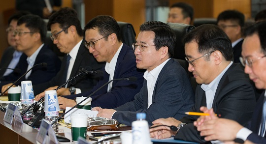 김용범 금융위 부위원장은 30일 여의도 한국거래소에서 제약·바이오 업계 회계처리 투명성 관련 간담회를 진행했다. ⓒ금융위원회