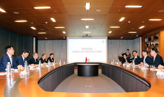 3일 오후 서울 중구 CJ인재원에서 열린 회담에서양측 협력 확대 방안 등에 대해 협의하고 있는 CJ와 쓰촨성 인민정부 대표단(사진).ⓒCJ대한통운