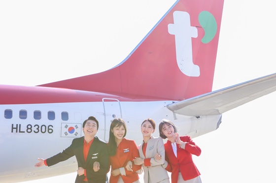 티웨이항공이 승객들의 안전을 책임지는 객실승무원의 하반기 채용을 진행한다고 6일 밝혔다.ⓒ티웨이항공