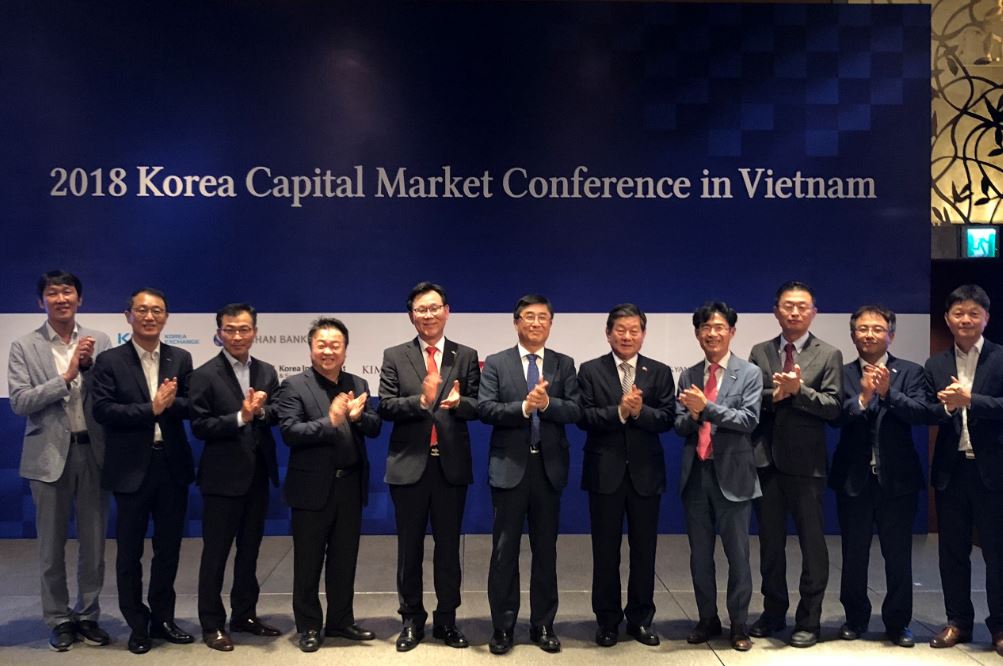 신한은행은 한국거래소와 함께 코스닥시장 상장에 관심 있는 베트남 현지기업과 관계기관을 대상으로 ‘2018 베트남 한국 자본시장 컨퍼런스’를 개최했다고 13일 밝혔다.ⓒ신한은행