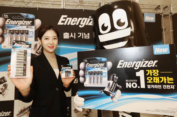 에너자이저가 13일 한국에서 '에너자이저 맥스 플러스'를 공개했다. [사진=에너자이저]