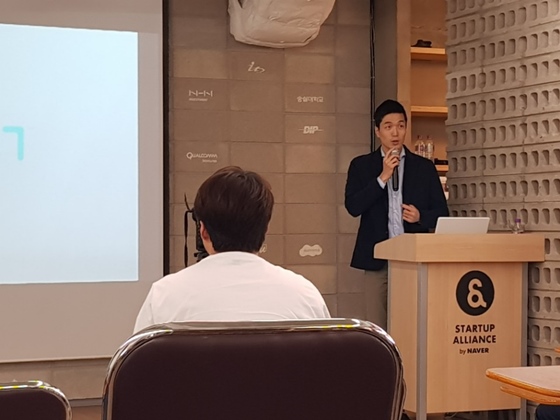 김성준 렌딧 대표는 19일 서울 강남구 한국인터넷기업협회 엔스페이스에서 열린 'P2P 금융이 우리 사회를 혁신하는 방법' 세미나에서 발표하고 있다.ⓒEBN