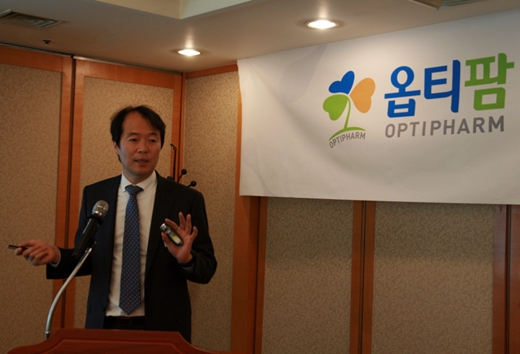 김현일 옵티팜 기술대표(CTO)가 8일 서울 여의도 소재 한 식당에서 열린 옵티팜 IPO 기자간담회에서 사업 방향성을 설명하고 있다. ⓒEBN