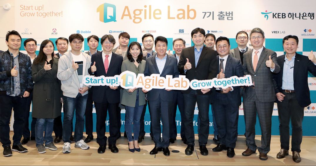 KEB하나은행은 을지로 본점에서 국내 스타트업 10곳과 혁신 비즈니스 모델 구축을 위한 업무협약을 체결하고 '1Q Agile Lab 7기'를 공식 출범했다고 12일 밝혔다.ⓒ하나은행