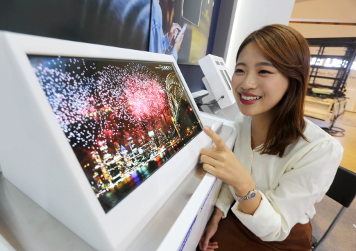삼성디스플레이가 24일부터 26일까지 서울 코엑스에서 열리는 'IMID(국제정보디스플레이전시회) 2018'에서 초실감형 OLED(유기발광다이오드) 등 신기술을 선보인다.  ⓒ삼성디스플레이 