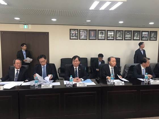 성윤모 산업통상자원부 장관(가운데) ⓒEBN 권녕찬 기자