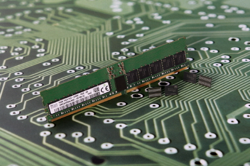 SK하이닉스가 개발에 성공한 국제반도체표준협의기구(JEDEC)의 공식 규격을 적용한 DDR5 D램.ⓒSK하이닉스 