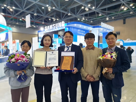 삼성카드는 교육부가 주관하는 2018 대한민국 교육기부 박람회에서 '대한민국 교육기부 대상'을 수상했다.ⓒ삼성카드
