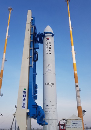 지난 28일 전남 고흥 나로우주센터에서 한국형 발사체 '누리호(KSLV-Ⅱ)'가 시험발사를 기다리고 있다.ⓒ현대중공업
